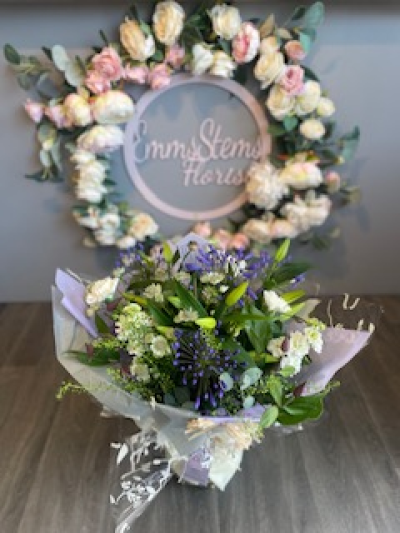 Blues & Whites - Beautiful seasonal Flowers in shades of Blues & White flowers. Blues & Whites - Beautiful seasonal Flowers in shades of Blues & White flowers.