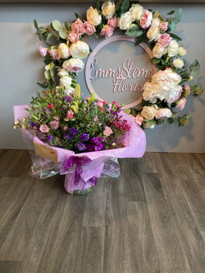 Natural Bouquet - Stunning Natural Bouquet arranged with seasonal flowers and finished in a luxury gift wrap. Natural Bouquet - Stunning Natural Bouquet arranged with seasonal flowers and finished in a luxury gift wrap.
