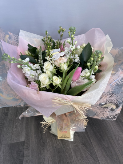 Softy Softy - A beautiful presented Bouquet in water including Pink and Cream seasonal Flowers Softy Softy - A beautiful presented Bouquet in water including Pink and Cream seasonal Flowers