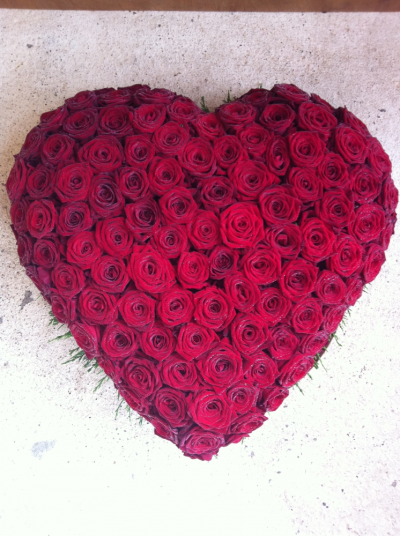 Luxury Red Rose Heart - This beautiful Tribute is based in scented Red Roses. Large design. 18" Luxury Red Rose Heart - This beautiful Tribute is based in scented Red Roses. Large design. 18"