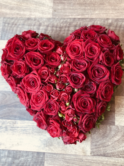 Red Rose Heart - Beautifully Red Rose and Spray Rose Heart Red Rose Heart - Beautifully Red Rose and Spray Rose Heart