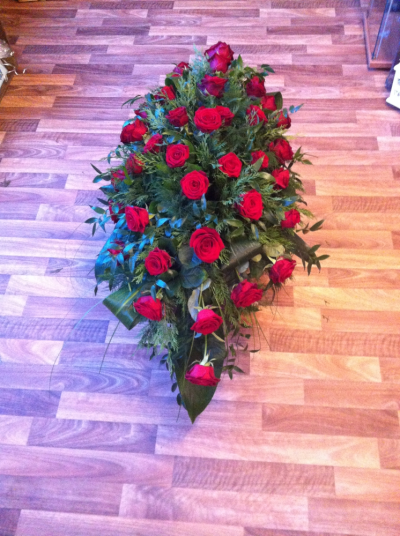 Red Rose Coffin Spray - These Beautiful scented Roses with the lovely textured Foliage look stunning on a Coffin Red Rose Coffin Spray - These Beautiful scented Roses with the lovely textured Foliage look stunning on a Coffin