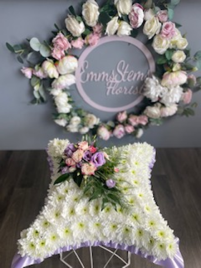 Cushion - Traditional Cushion with Lilac & Pink spray on a white base.
Standard- 15"
Medium -18" Cushion - Traditional Cushion with Lilac & Pink spray on a white base.
Standard- 15"
Medium -18"