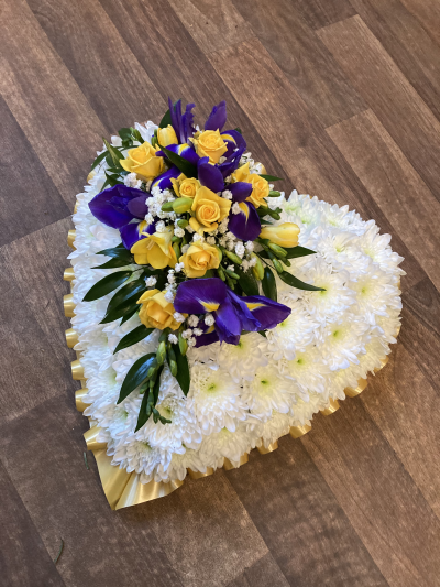 White Massed Heart - White Massed Heart with yellow ribbon & blue& yellow flower spray
Standard- 12"
Medium-15"
Large-18" White Massed Heart - White Massed Heart with yellow ribbon & blue& yellow flower spray
Standard- 12"
Medium-15"
Large-18"