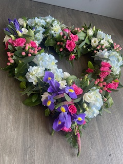 Heart - Bespoke Heart, in seasonal flowers Heart - Bespoke Heart, in seasonal flowers