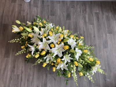 Yellow & White Casket Spray - Yellow & White Casket Spray including Roses and Lilies.
Standard- 3ft
Medium-4ft
Large-5ft
Extra Large- 6ft Yellow & White Casket Spray - Yellow & White Casket Spray including Roses and Lilies.
Standard- 3ft
Medium-4ft
Large-5ft
Extra Large- 6ft