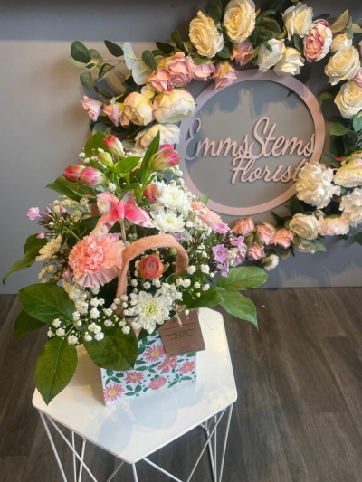 Flower Bag - Lovely display of Pink and White flowers arranged in a hessian bag Flower Bag - Lovely display of Pink and White flowers arranged in a hessian bag